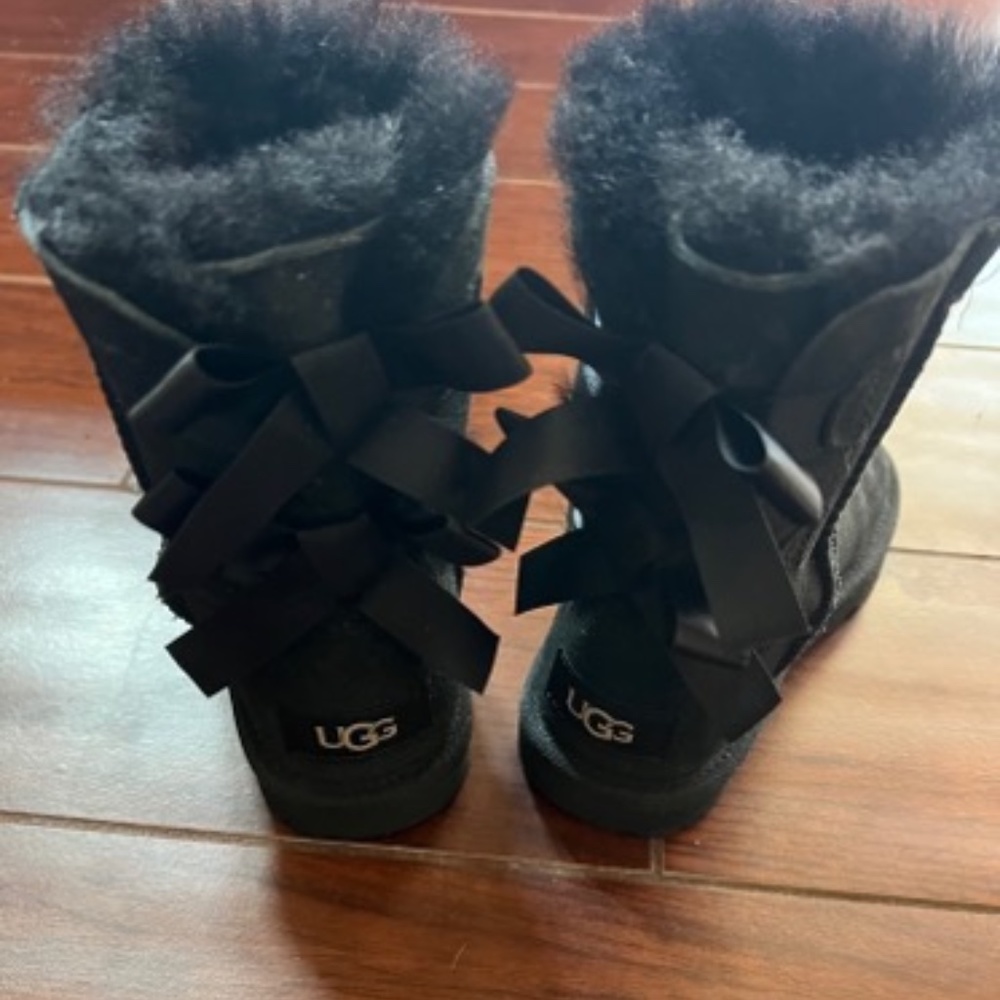Girls Ugg - Picture 1 of 3